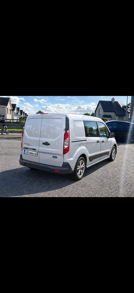 ABSOLUTELY IMMACULATE 2018 CREW CAB CONECT
