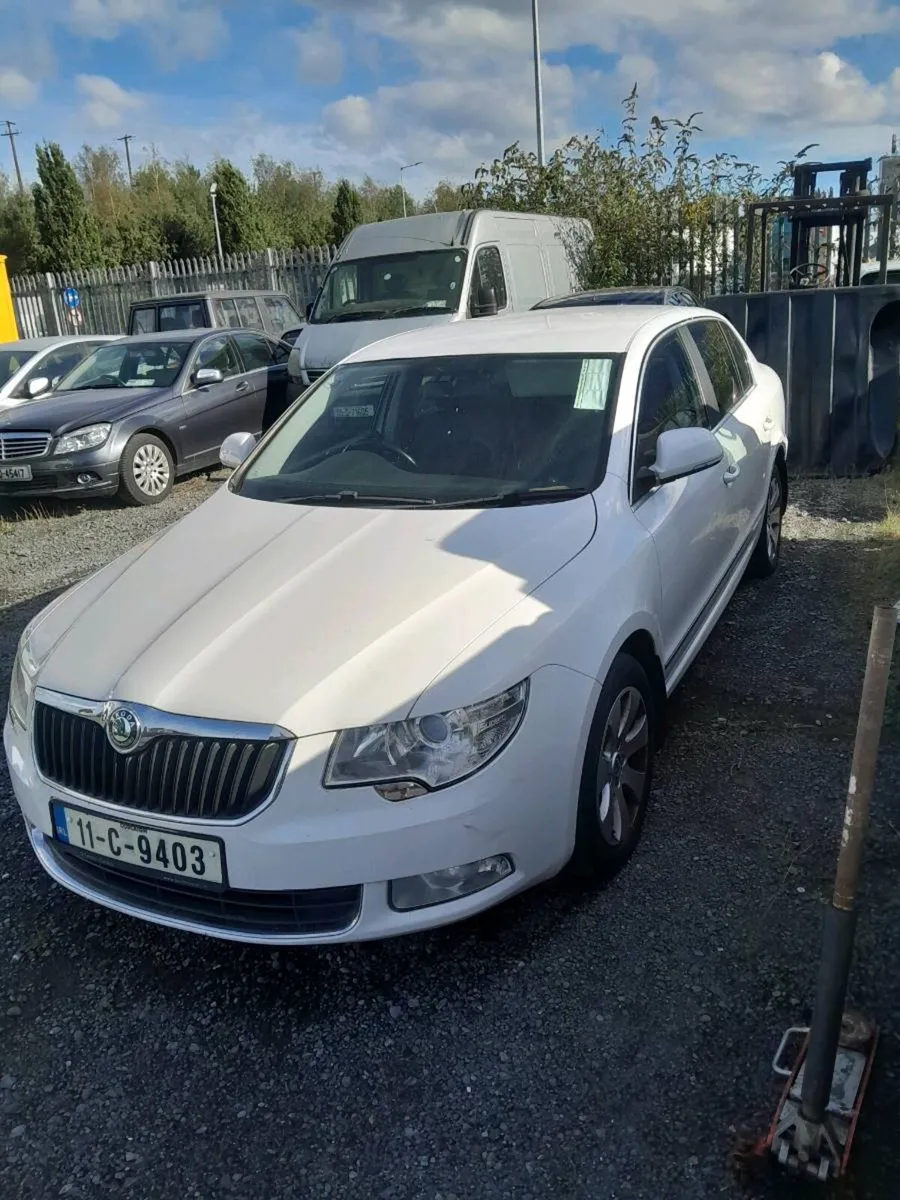 Skoda superb 2011 - Image 2