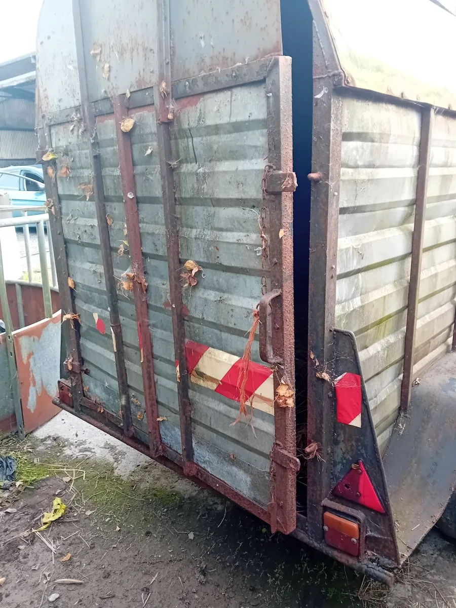 Trailer - Image 1