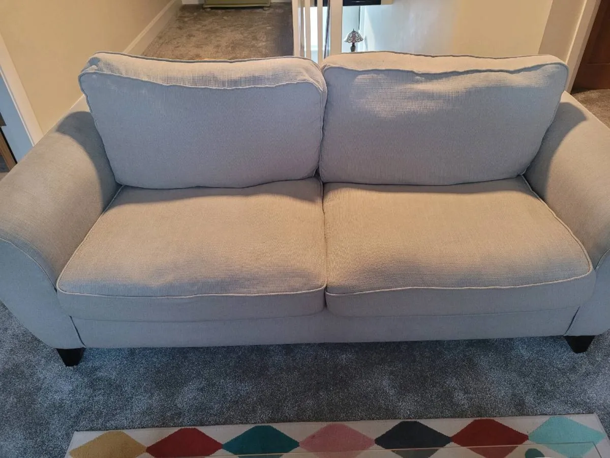 2 seater couch - Image 1