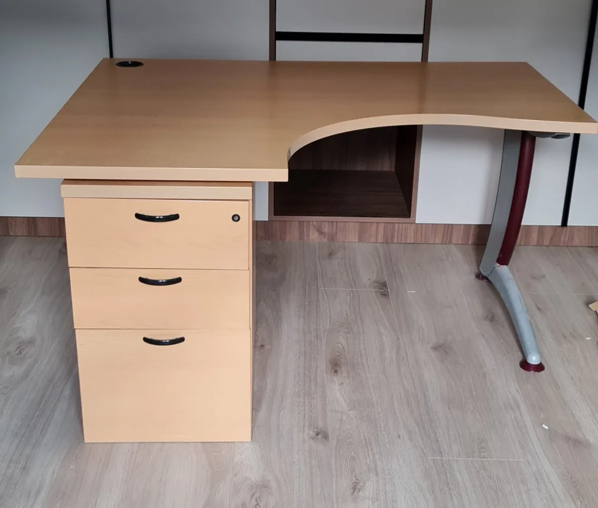 Desk - Image 2