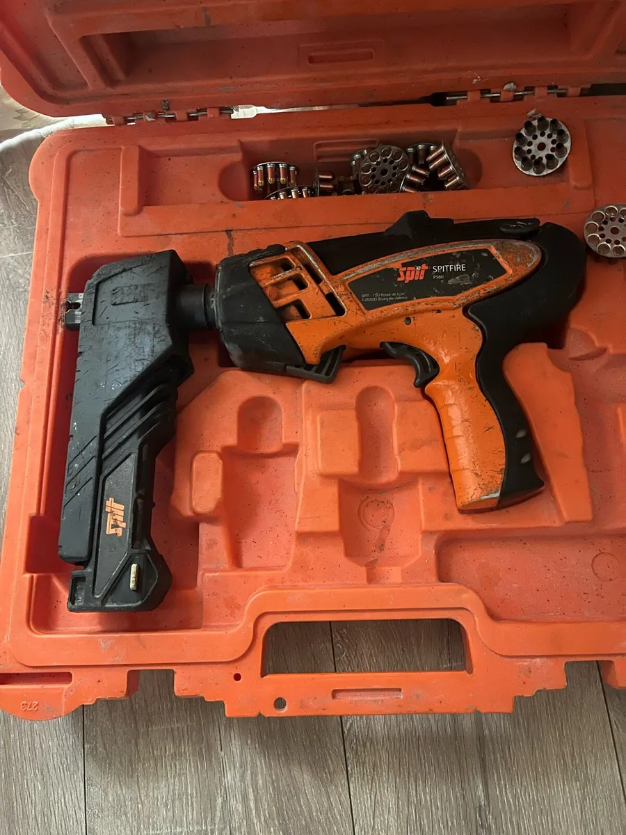 Paslode spit gun P560 - Image 1