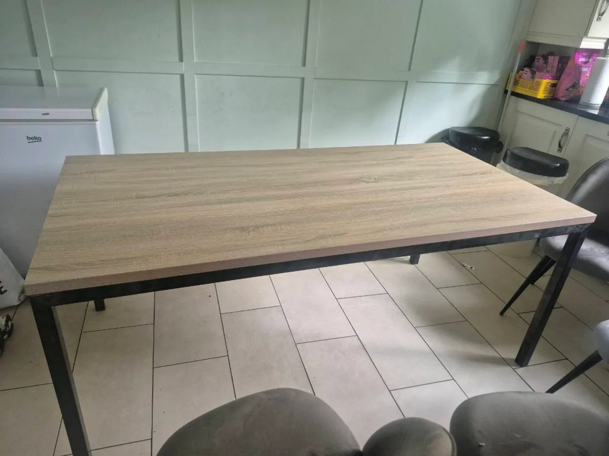 Kitchen table - Image 1