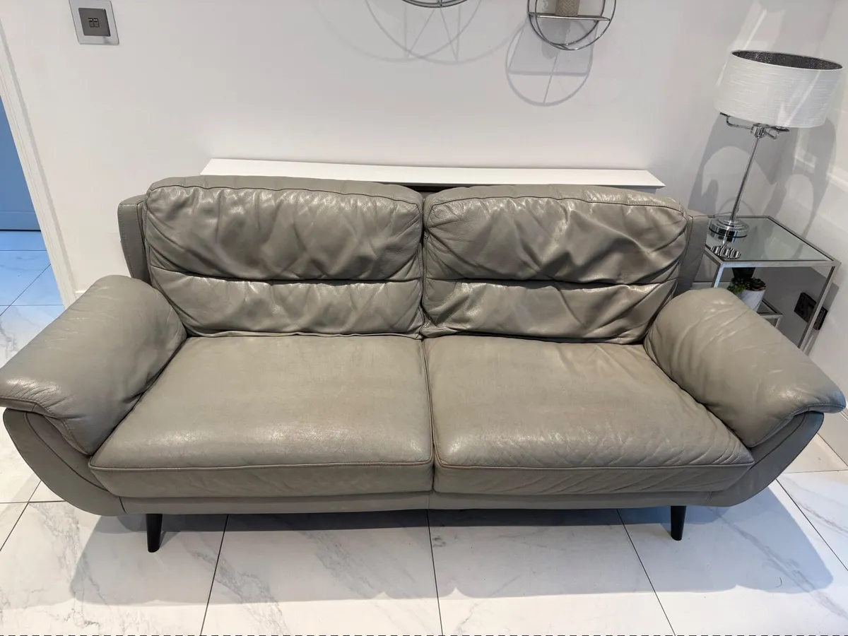 Leather couch - Image 3
