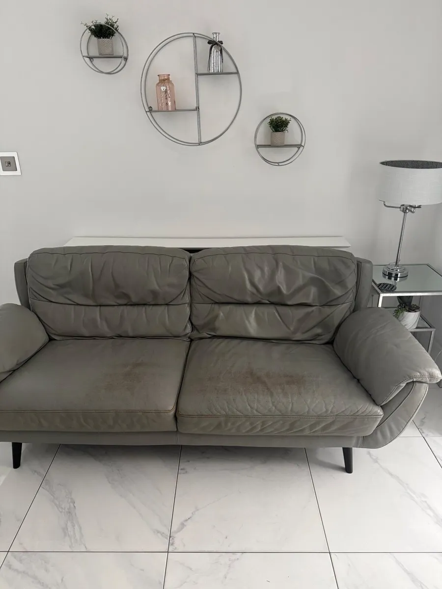 Leather couch - Image 2