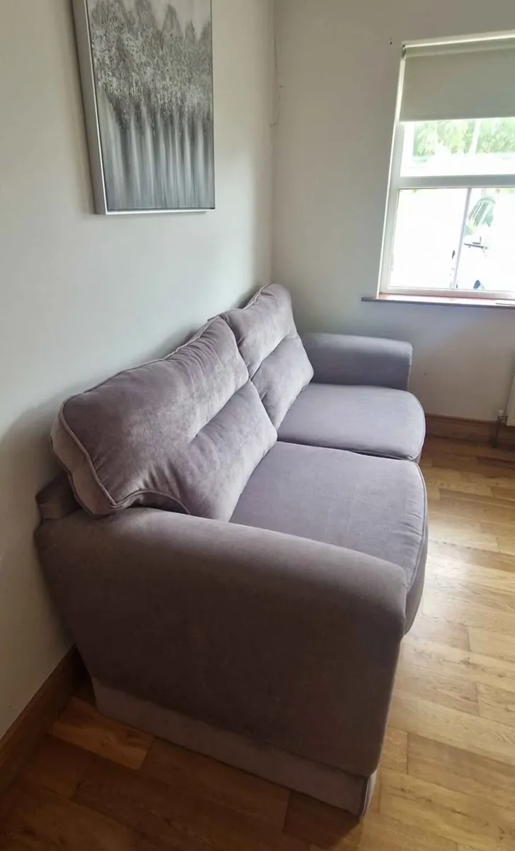Stylish and Comfortable Grey Couch - Image 2