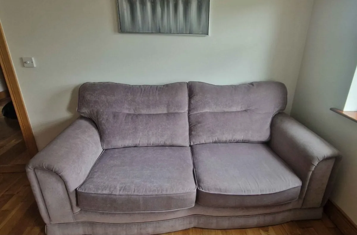 Stylish and Comfortable Grey Couch - Image 4
