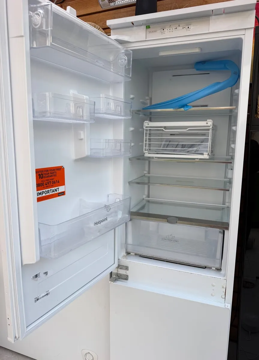 Incorporate fridge freezer -The Hotpoint HTC18 T31 - Image 3