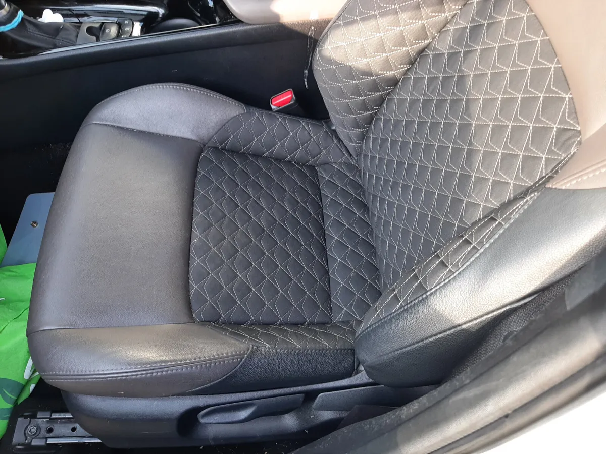 TOYOTA CH -R HYBRID AUTOMATIC 2022 - Image 2