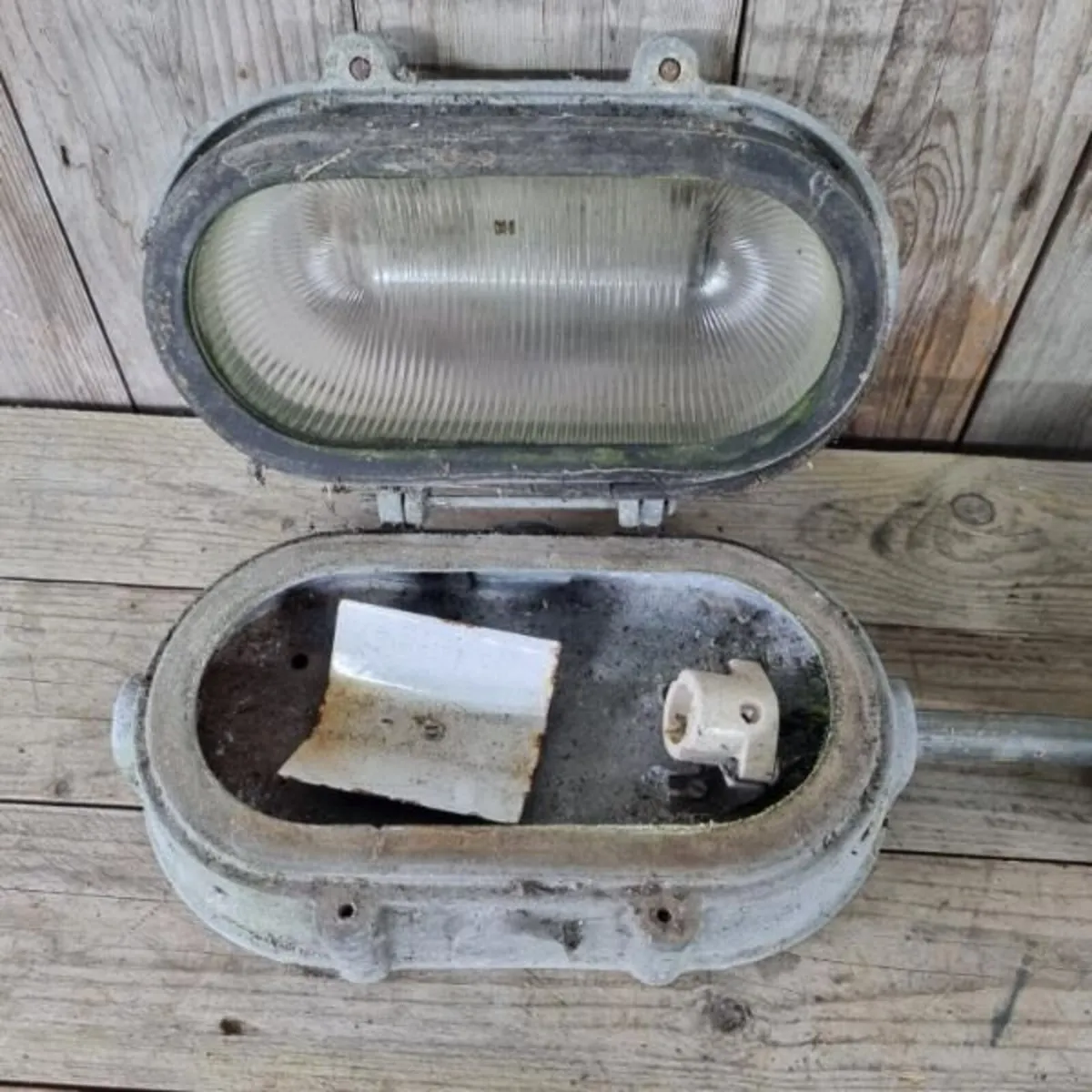Bulkhead Light Pair KAS1291 - Image 2
