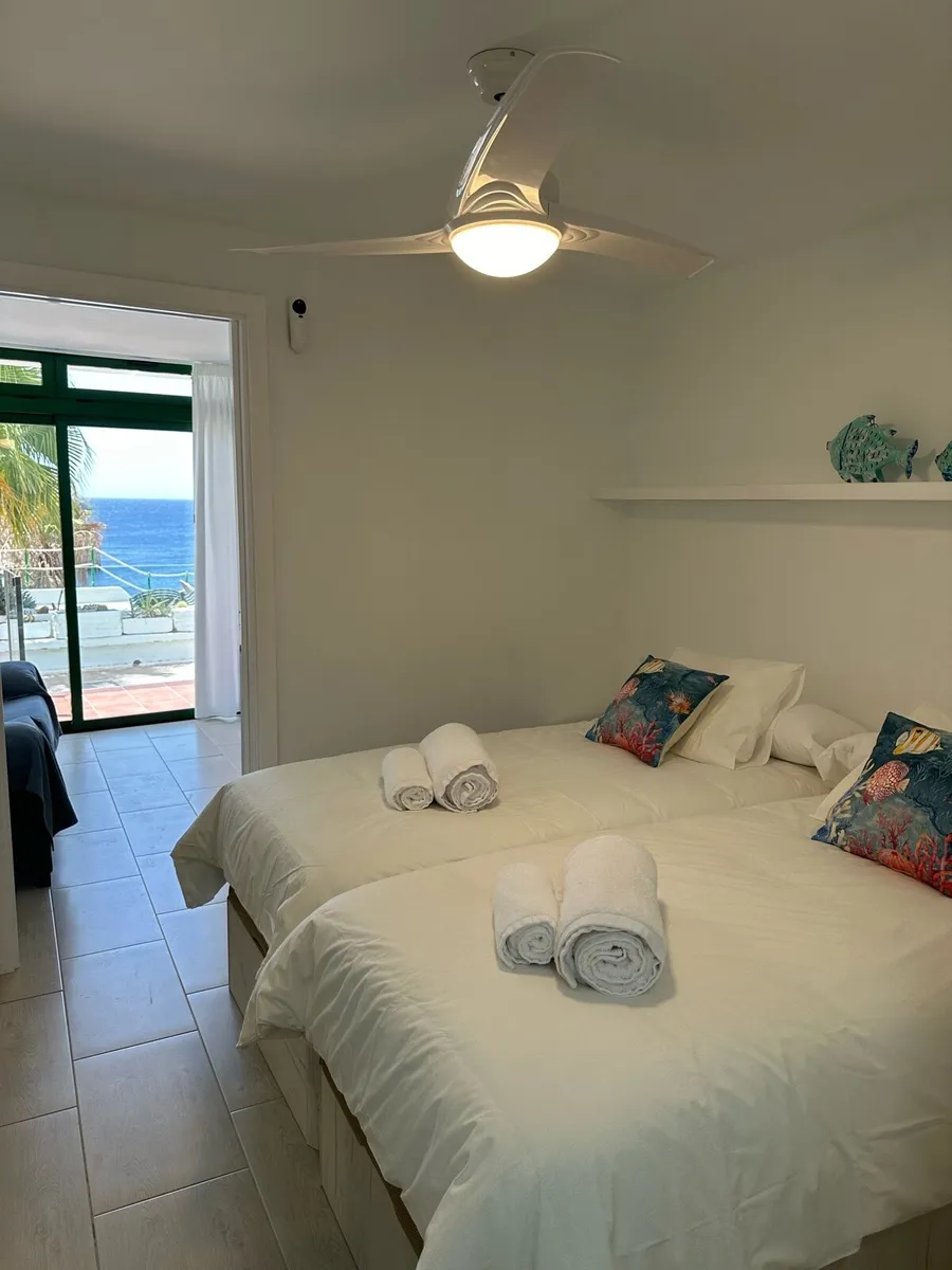 Cozy one bedroom studio with lovely sidesea views - Image 3