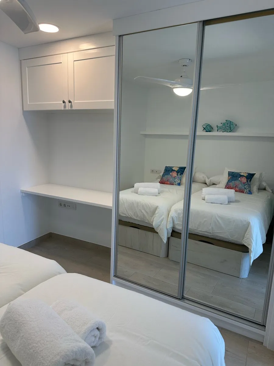 Cozy one bedroom studio with lovely sidesea views - Image 4