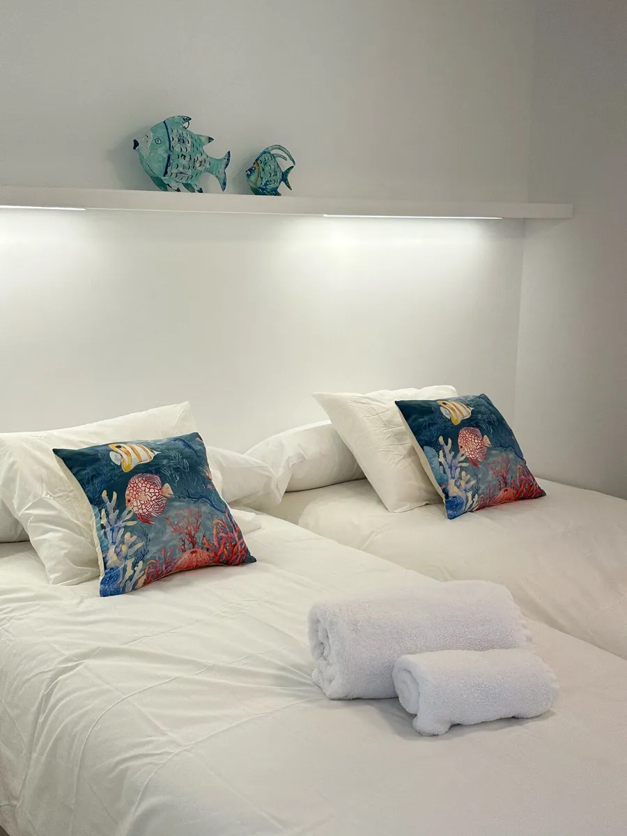 Cozy one bedroom studio with lovely sidesea views - Image 2