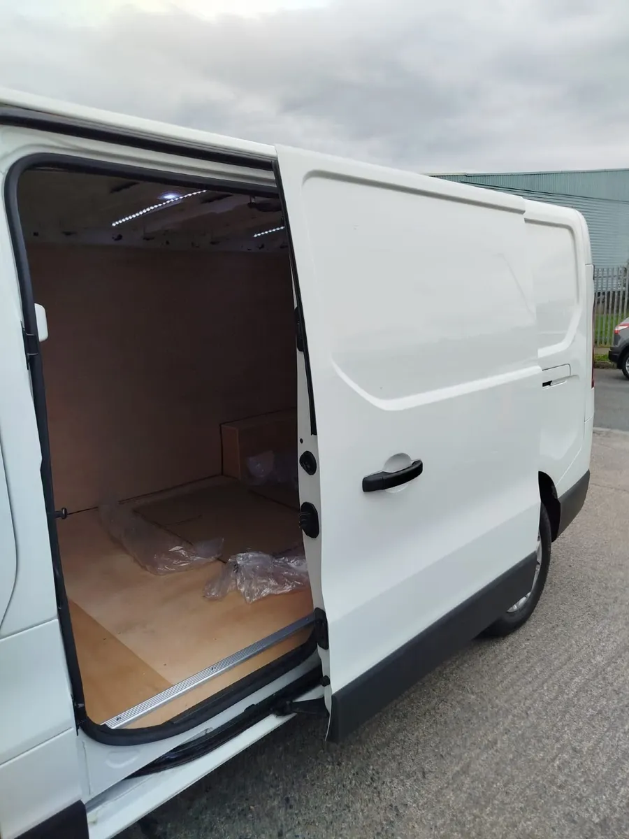 Nissan NV300 2021 - Image 2