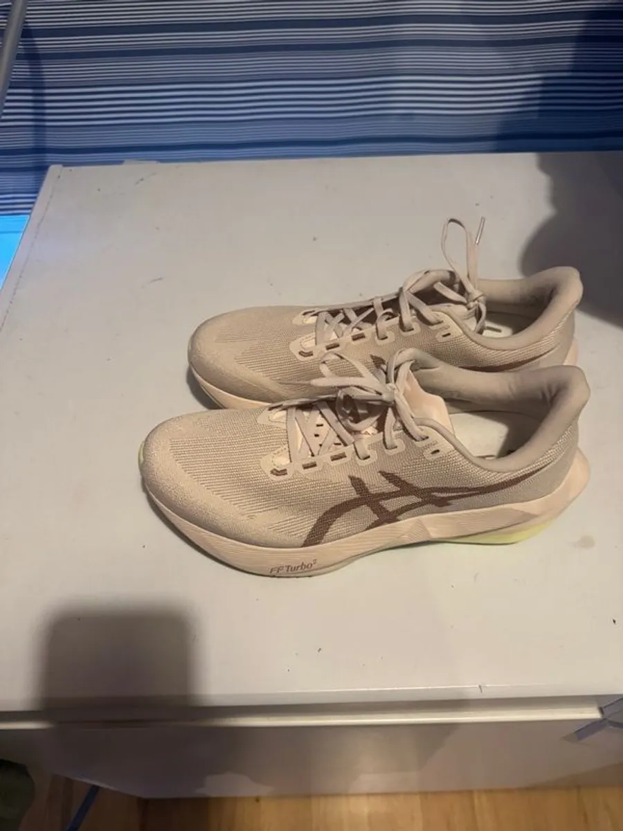 Asics Novablast 6 - Image 3