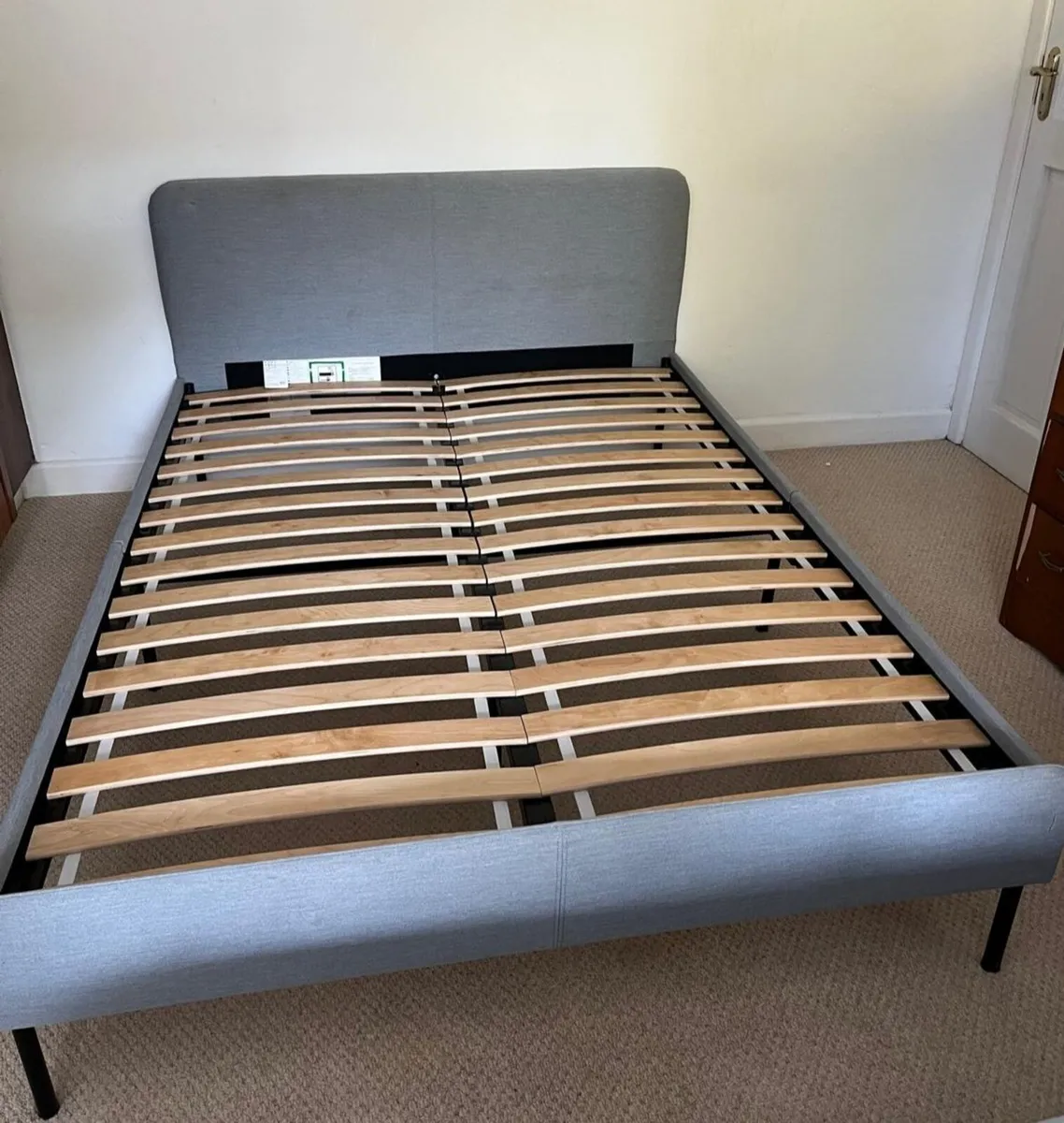 Bed frame and mattress - Image 4