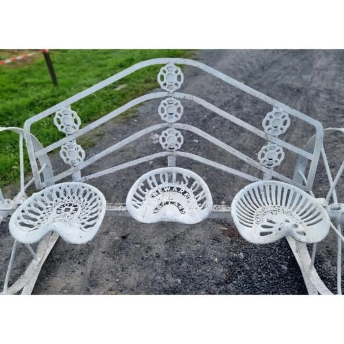 Cart Wheel Bench With tractor seats White KAS1358 - Image 3