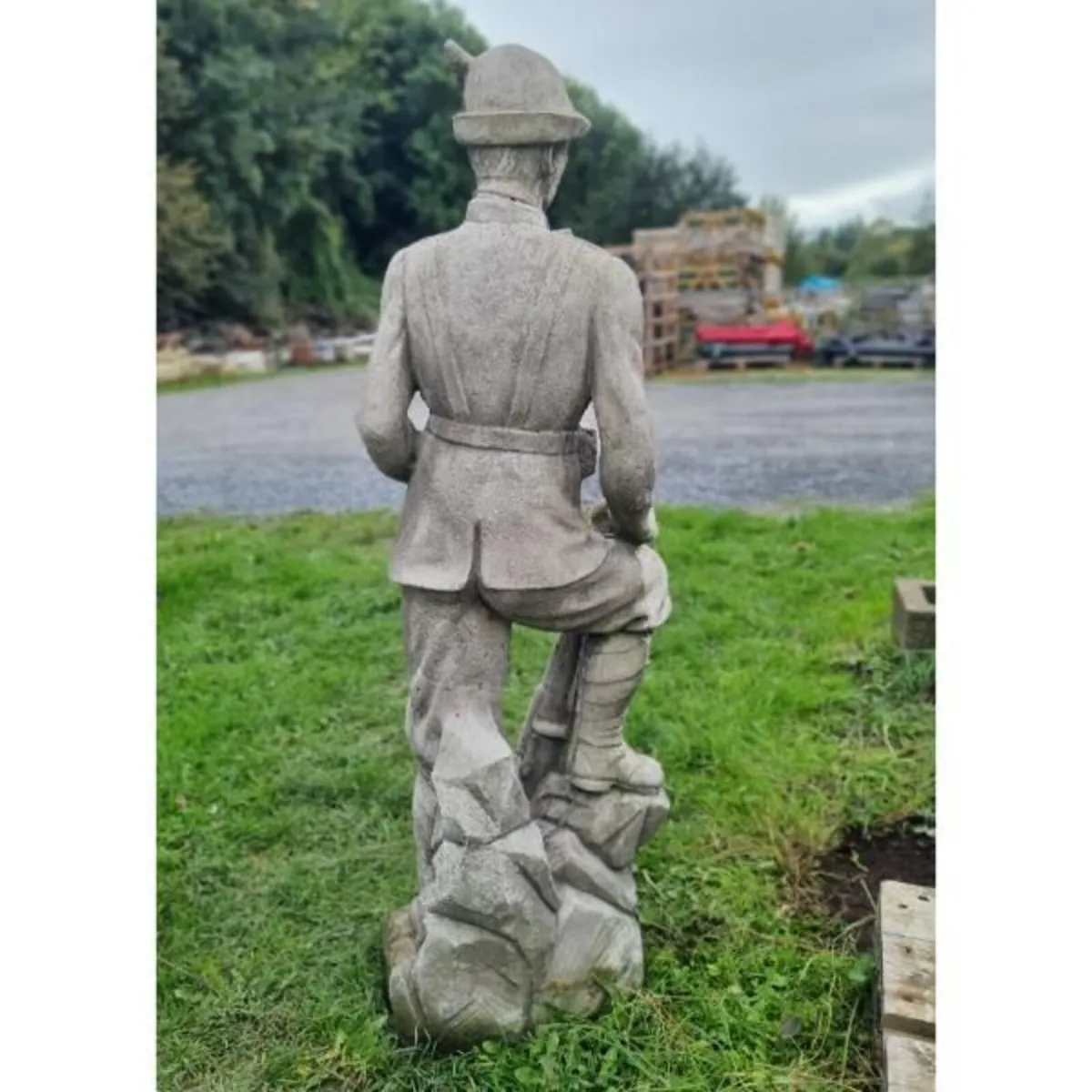 Hunter Statue GL LS064 - Image 3