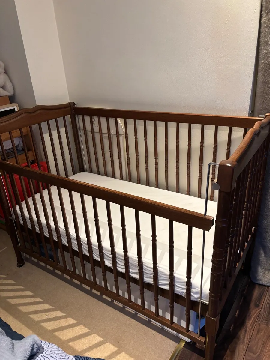 Vintage Cot - Image 1