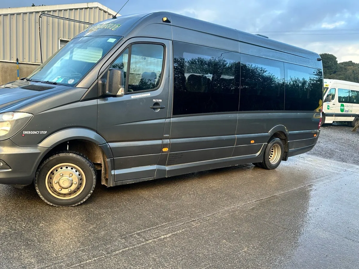 142 Mercedes Sprinter 19+1 - Image 2