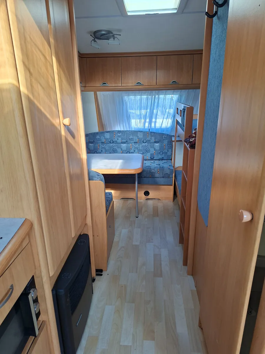 Hobby 6 berth fixed bunk bed caravan with awning - Image 4