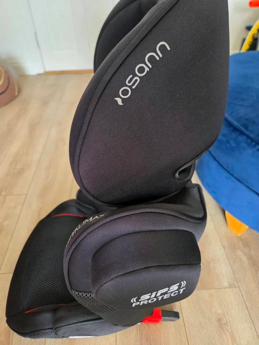 Child's Car Seat - Image 4
