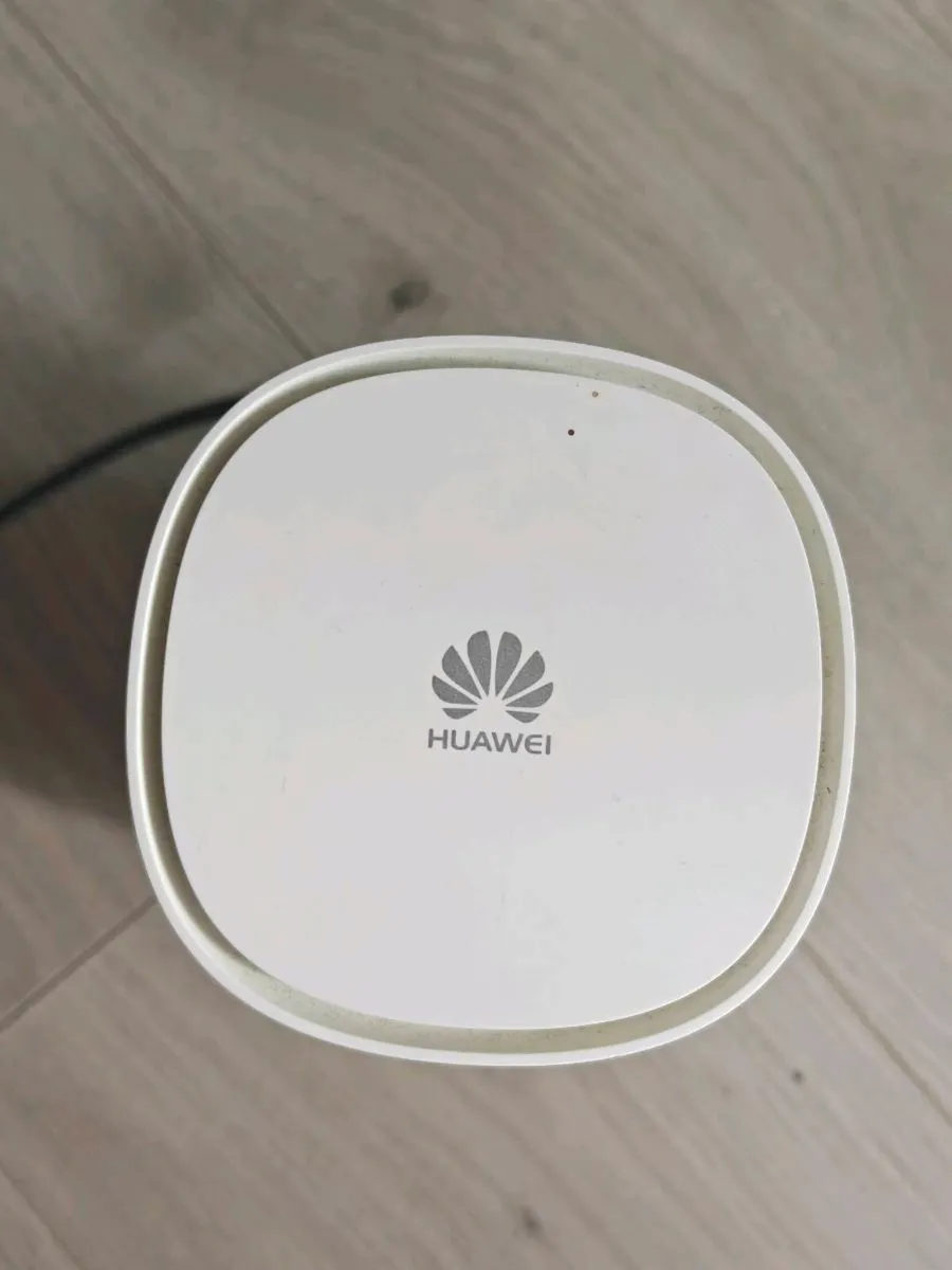 Huawei B528s-23a Unlocked 4G LTE Wi-Fi Router - Image 4