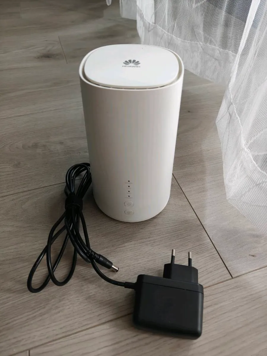 Huawei B528s-23a Unlocked 4G LTE Wi-Fi Router - Image 1