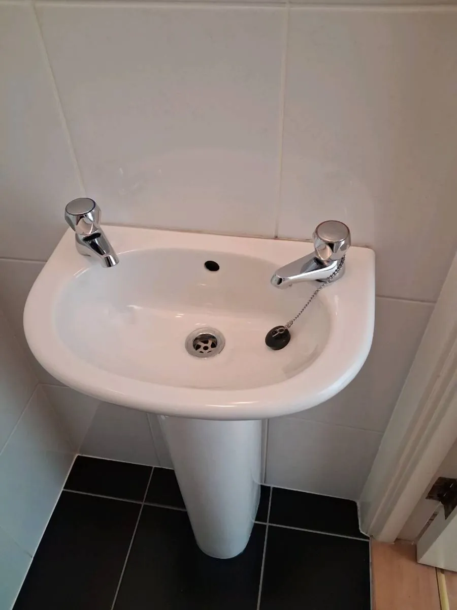 2 Toilets, a quadrant shower tray, and 2 doors - Image 2
