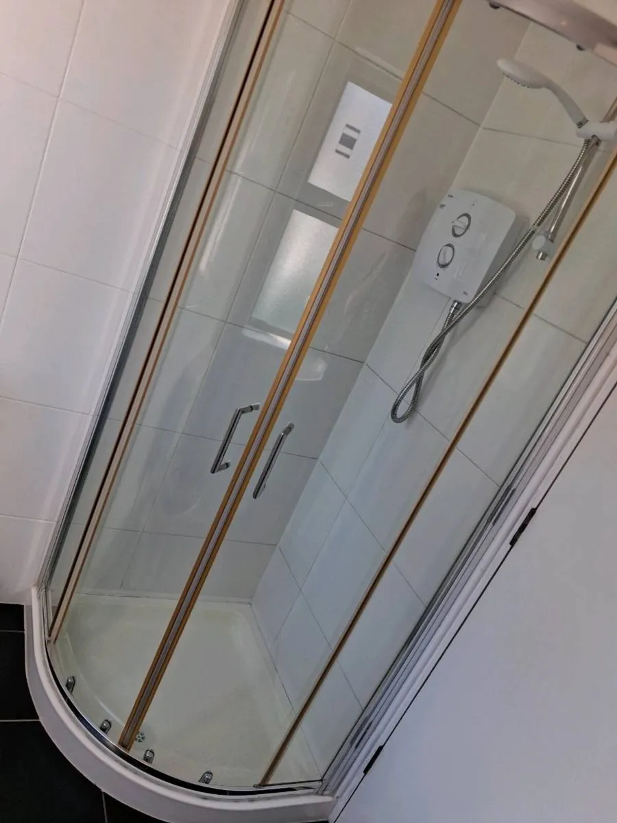 2 Toilets, a quadrant shower tray, and 2 doors - Image 1