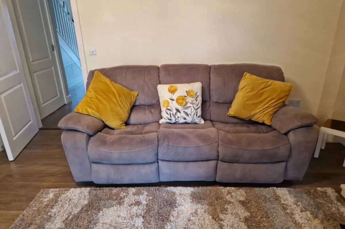 3 Seater reclining sofa - Image 1