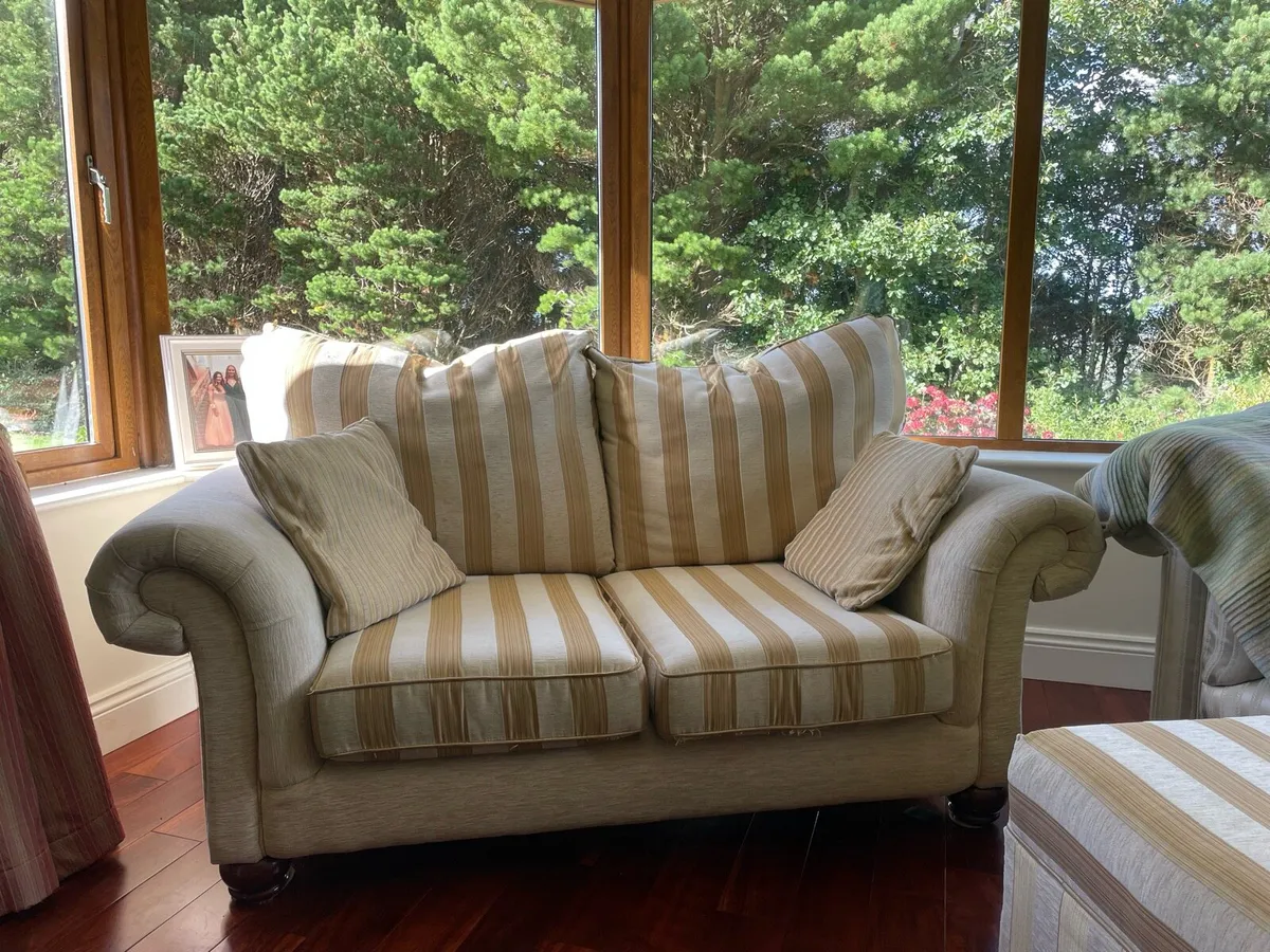 2x Sofa & Pouffe - Image 2