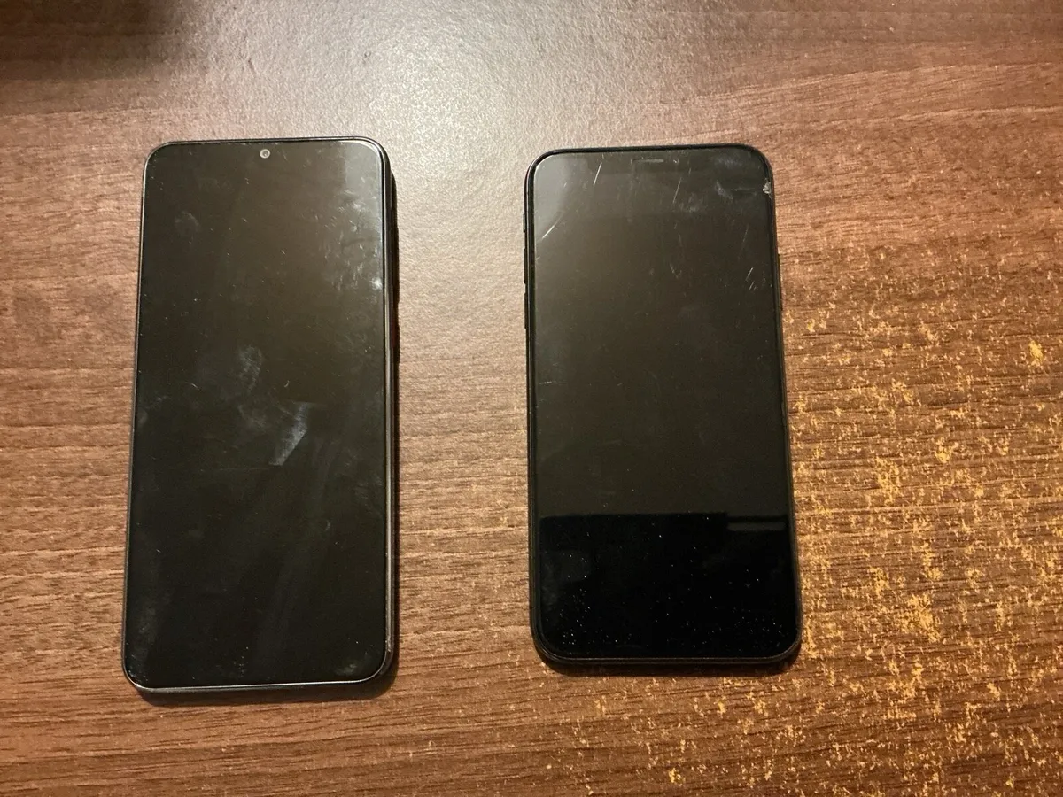 Mobile phones - Image 1