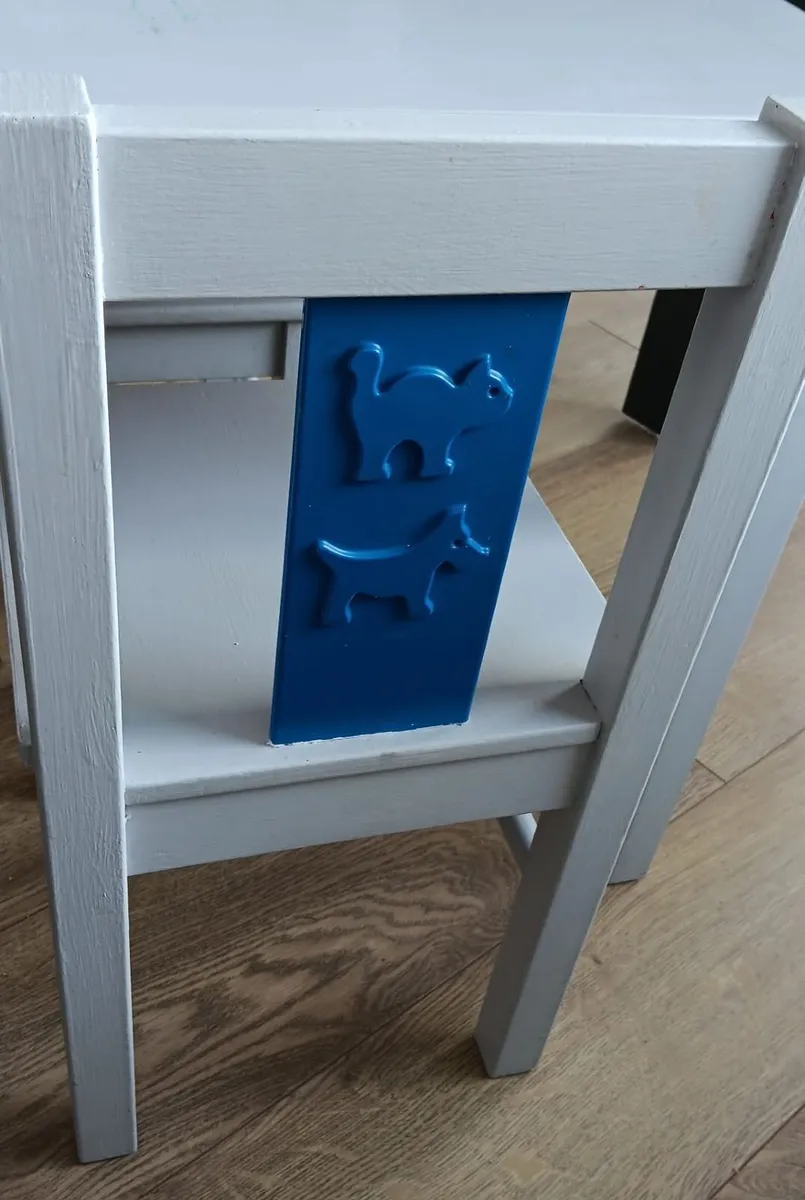 Kids table and chairs - Image 2