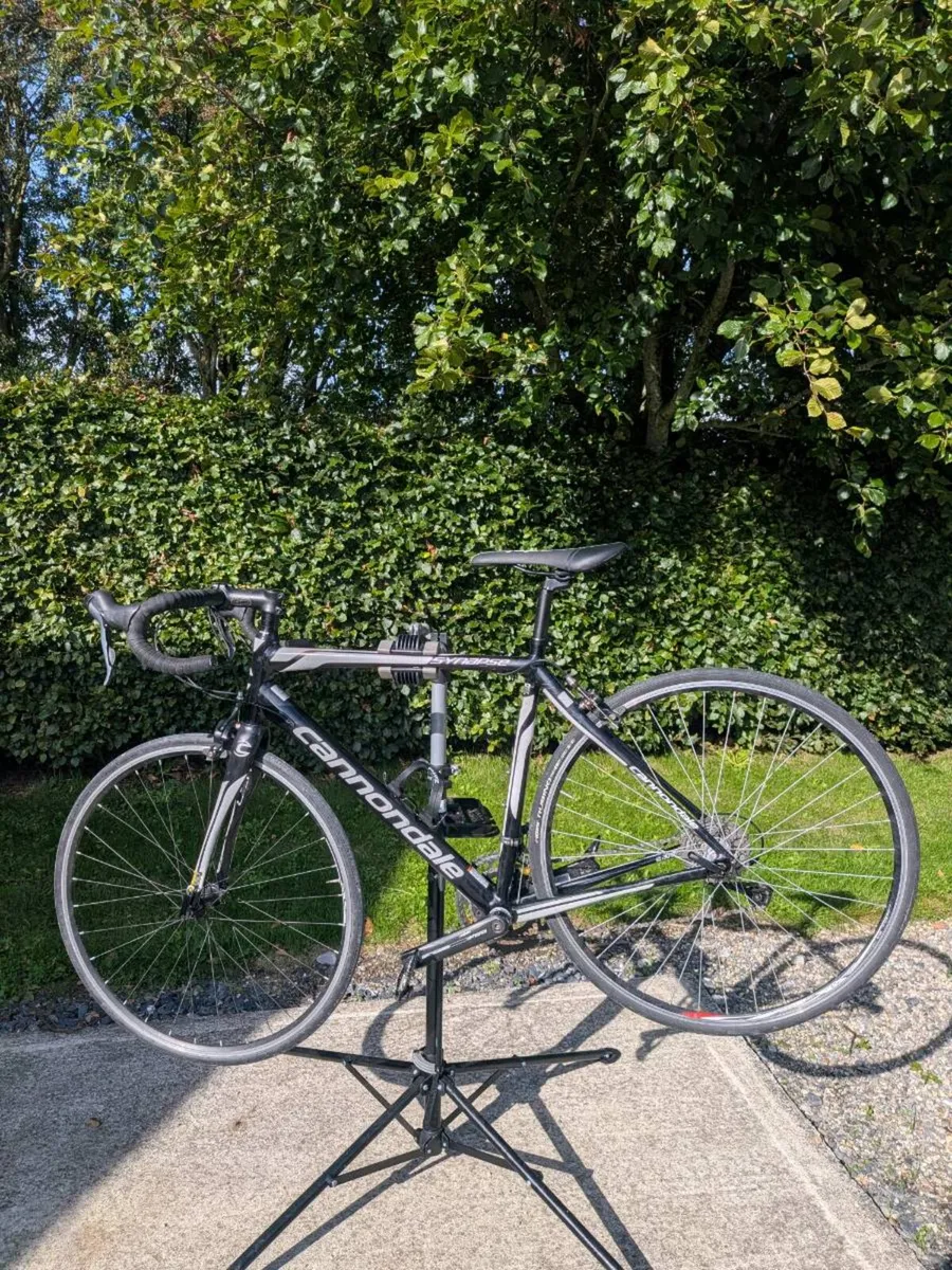 Road bike - Image 1