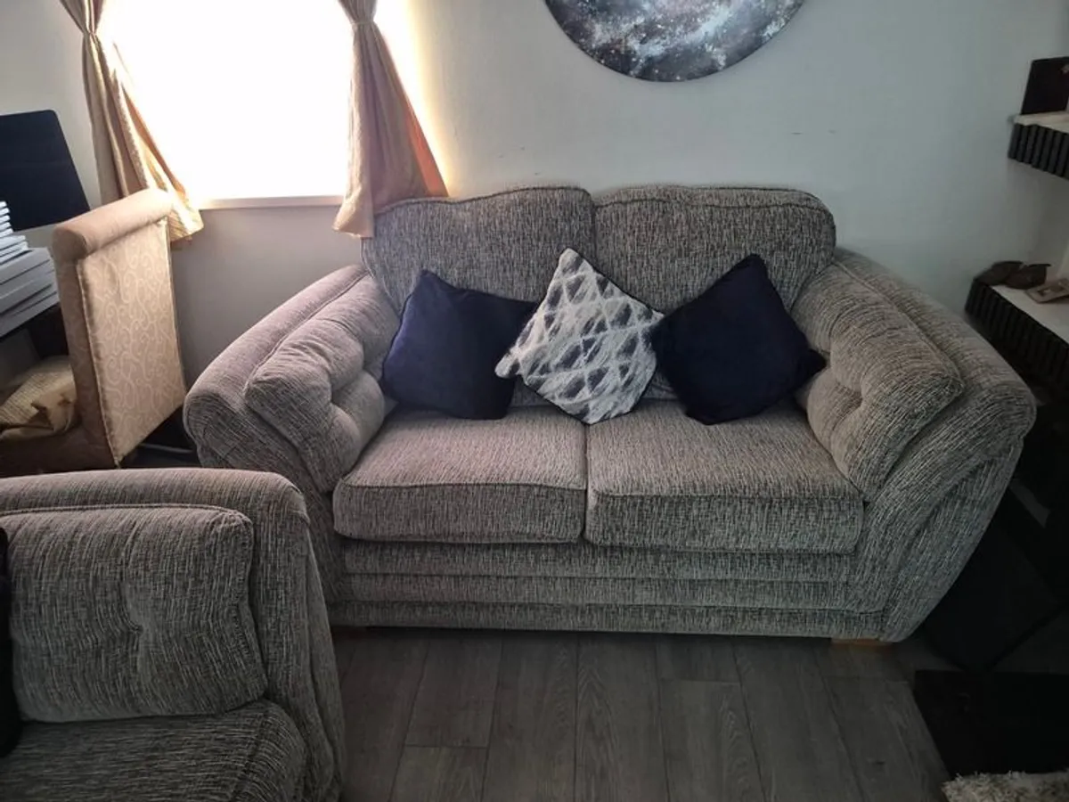 3 2 Seater Settee - Image 3
