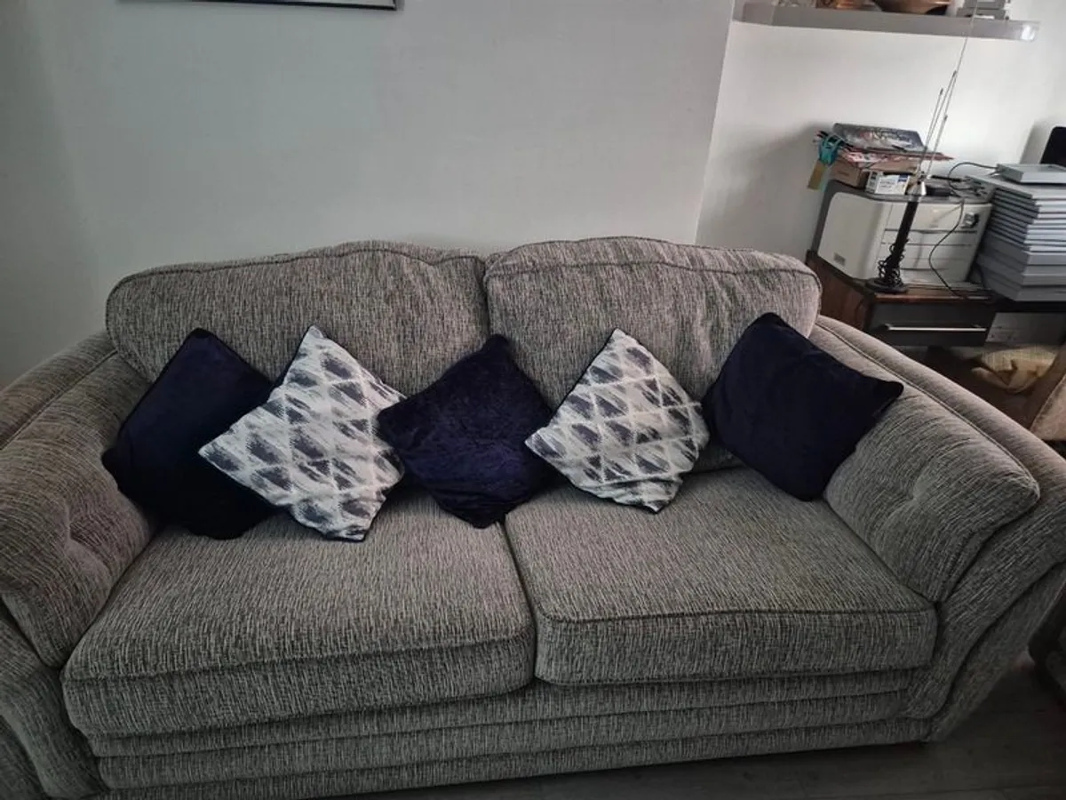 3 2 Seater Settee - Image 4