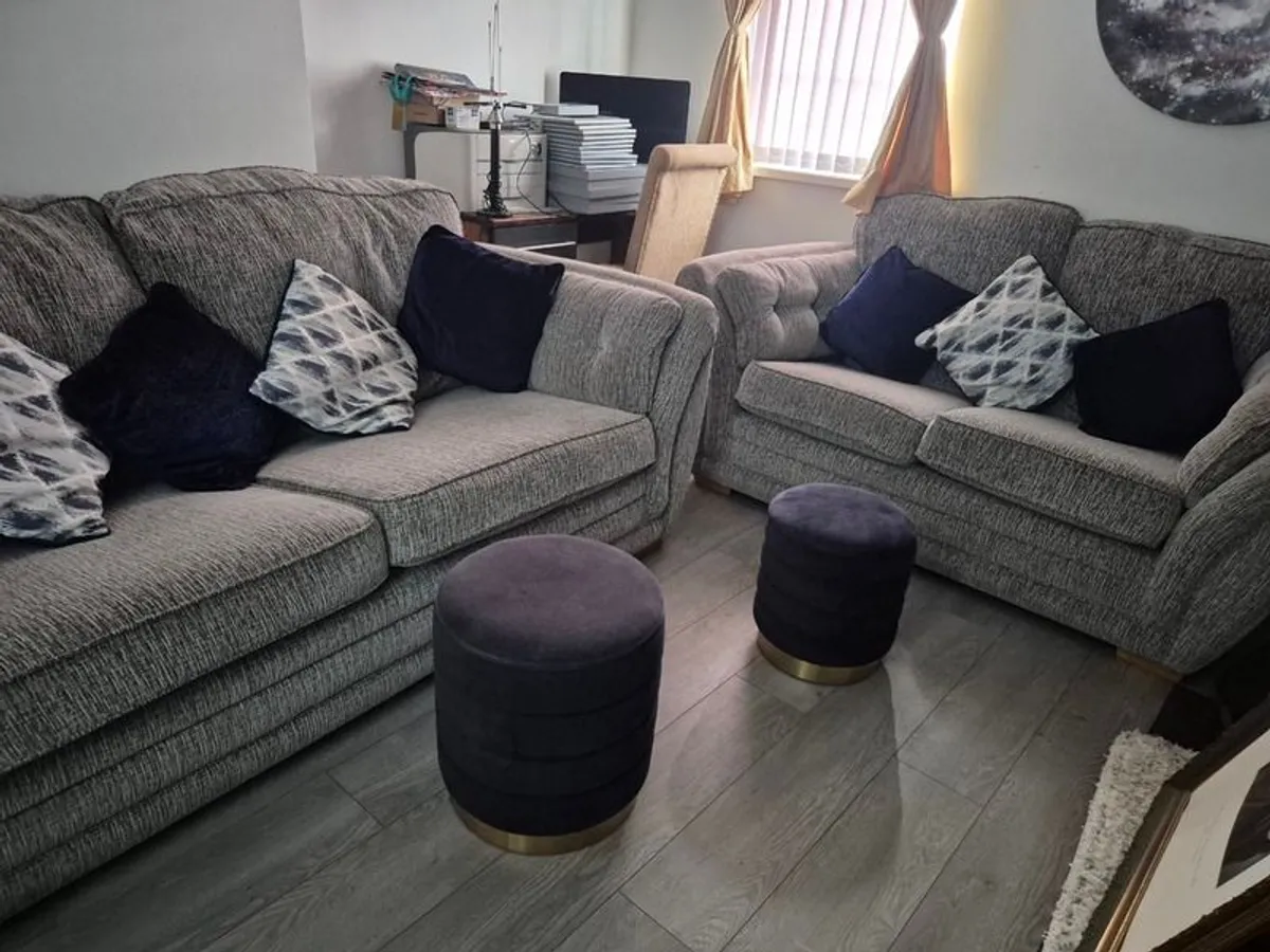 3 2 Seater Settee - Image 1