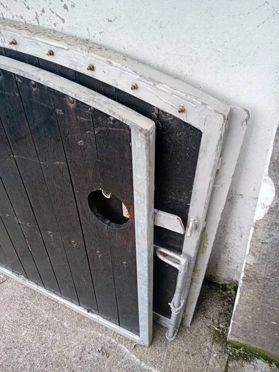 Steel gates - Image 2