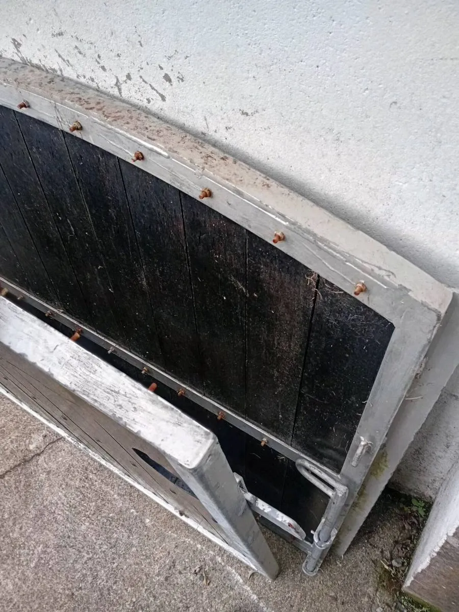 Steel gates - Image 3