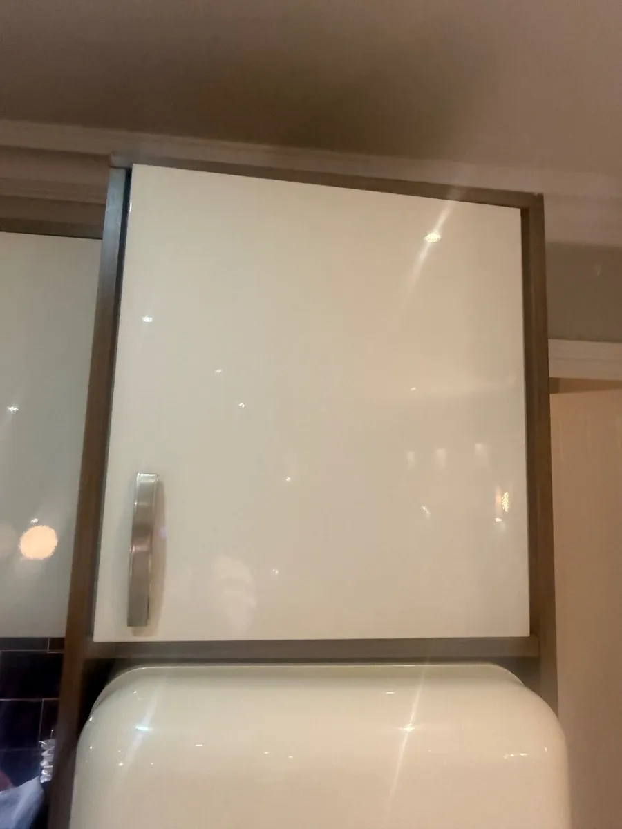 Built in kitchen presses - Image 1