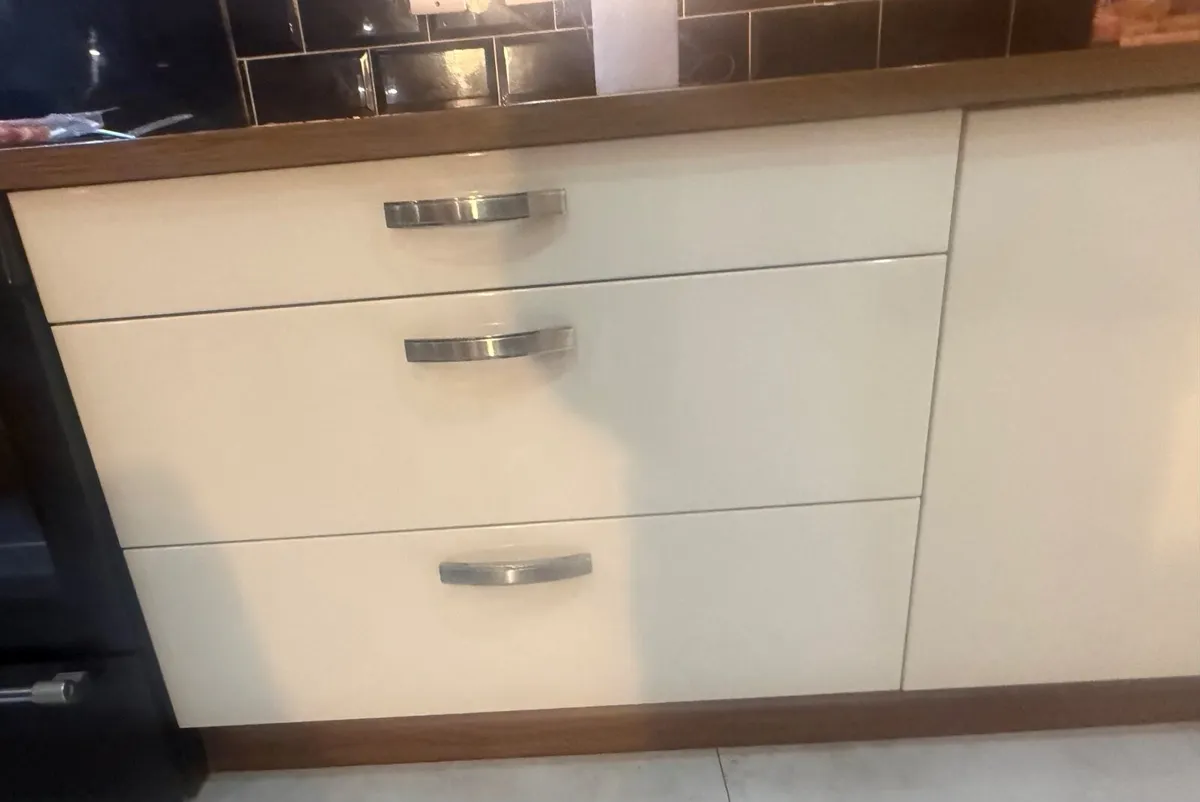 Built in kitchen presses - Image 3