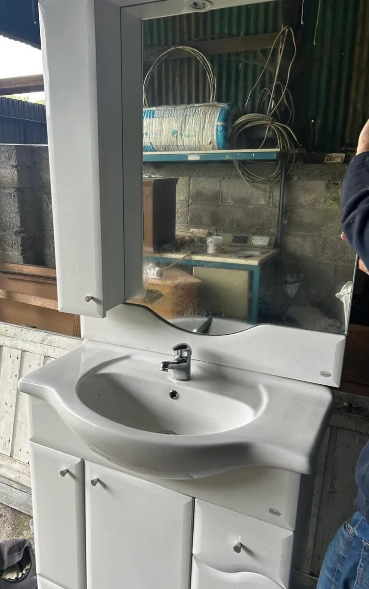 Bathroom unit