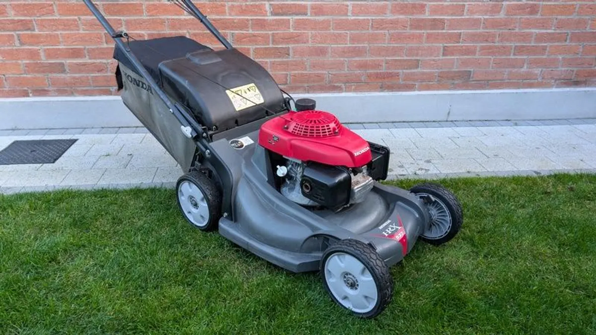 Honda HRX537 HYE Self-Propelled Lawnmower - Image 2