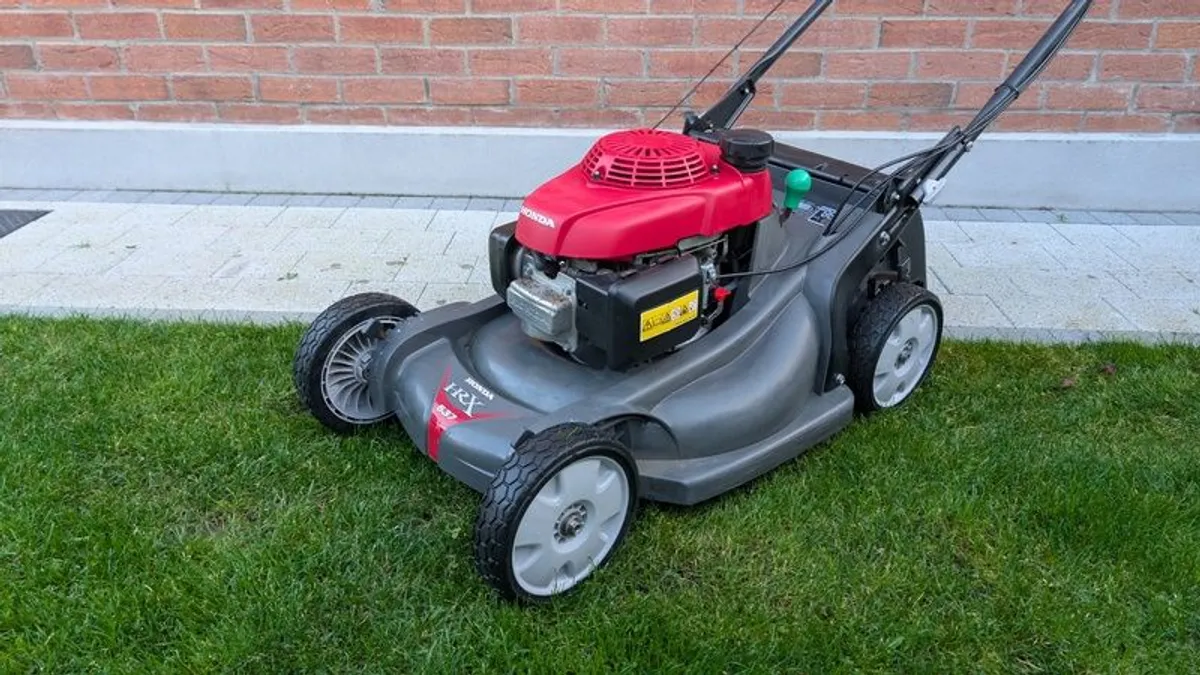 Honda HRX537 HYE Self-Propelled Lawnmower - Image 3