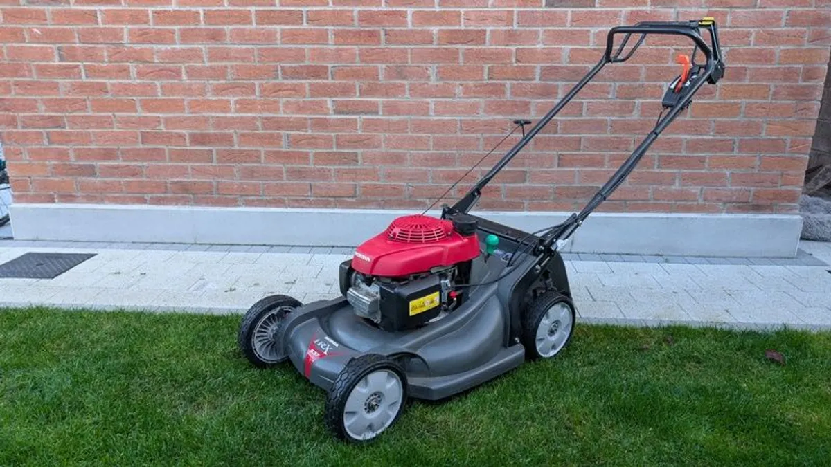 Honda HRX537 HYE Self-Propelled Lawnmower - Image 4