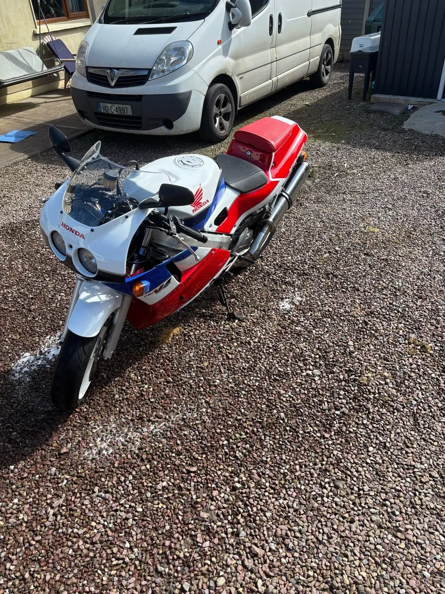 1989 Honda vfr400 nc30( ring or text 0876615623) - Image 4