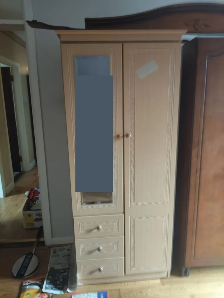 4 Wardrobes chest  of drawers & a single bed - Image 1
