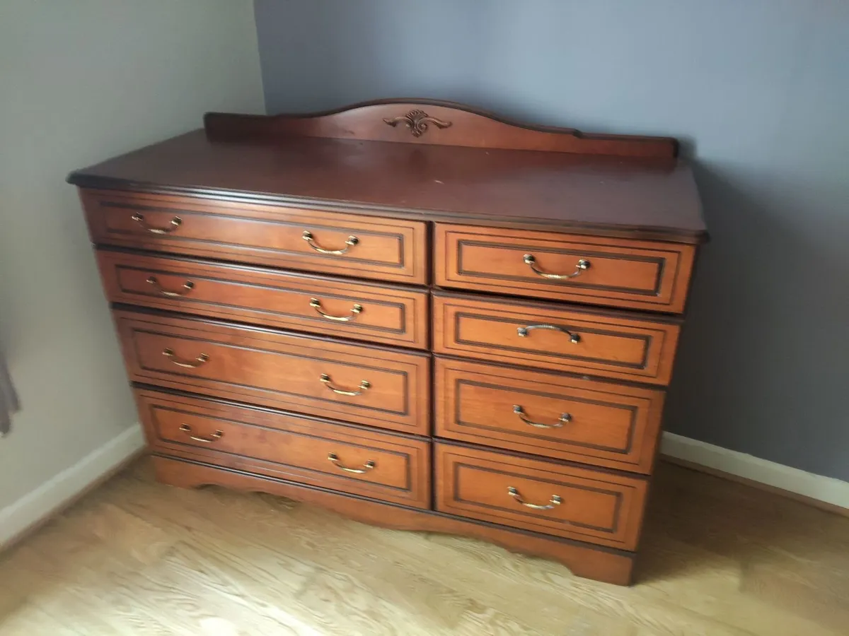 4 Wardrobes chest  of drawers & a single bed - Image 2