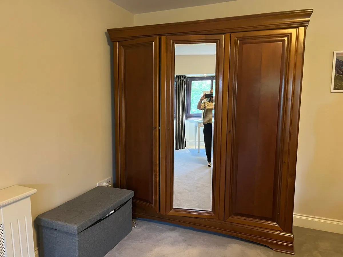 Wardrobe and lockers - Image 2